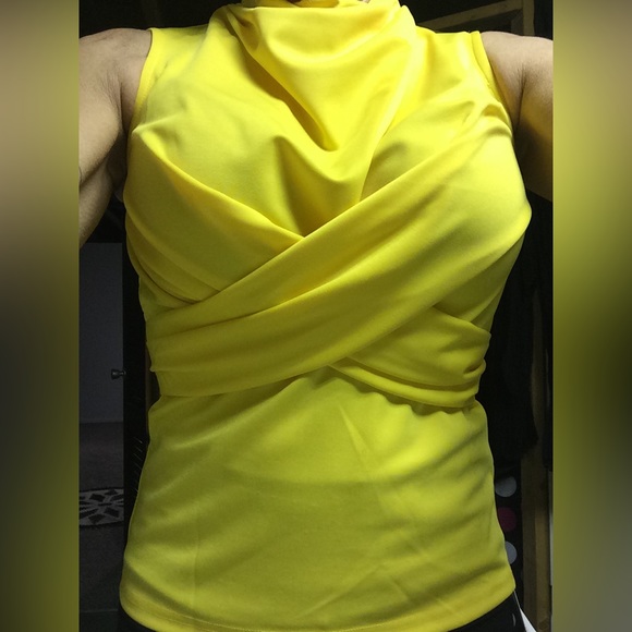 SHEIN. NWT Chic yellow sleeveless top size M - Picture 3 of 4